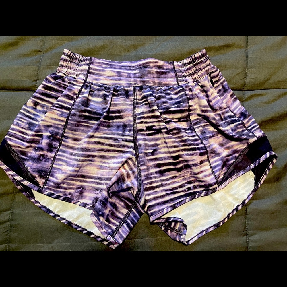 EUC - Lululemon Hotty Hot II Long 4” Shorts - Size 4